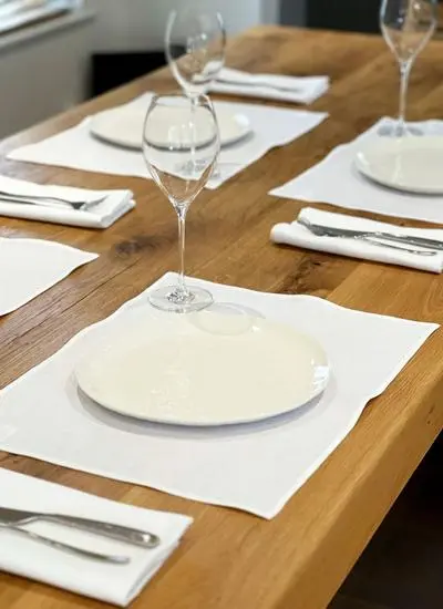 white linen napkins with matching placemats and cutlery